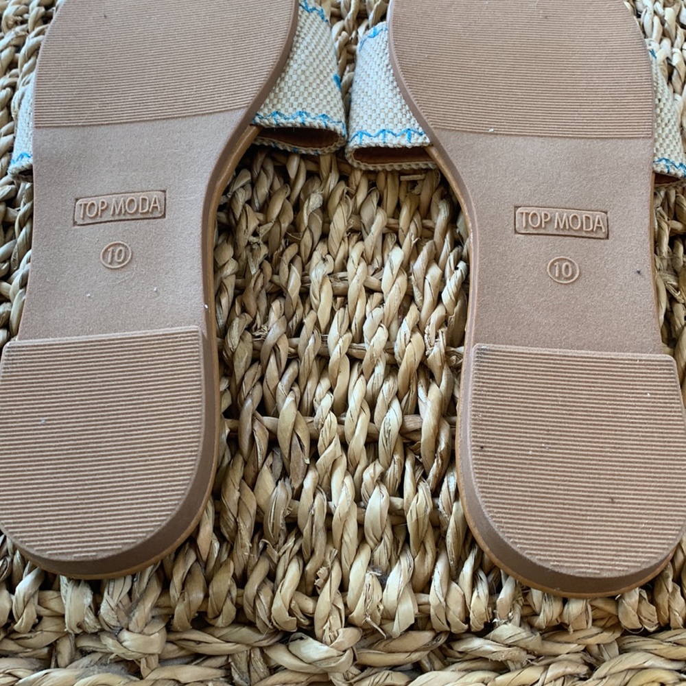 Brand new!  Beautiful canvas slip on shoes - Picture 4 of 4